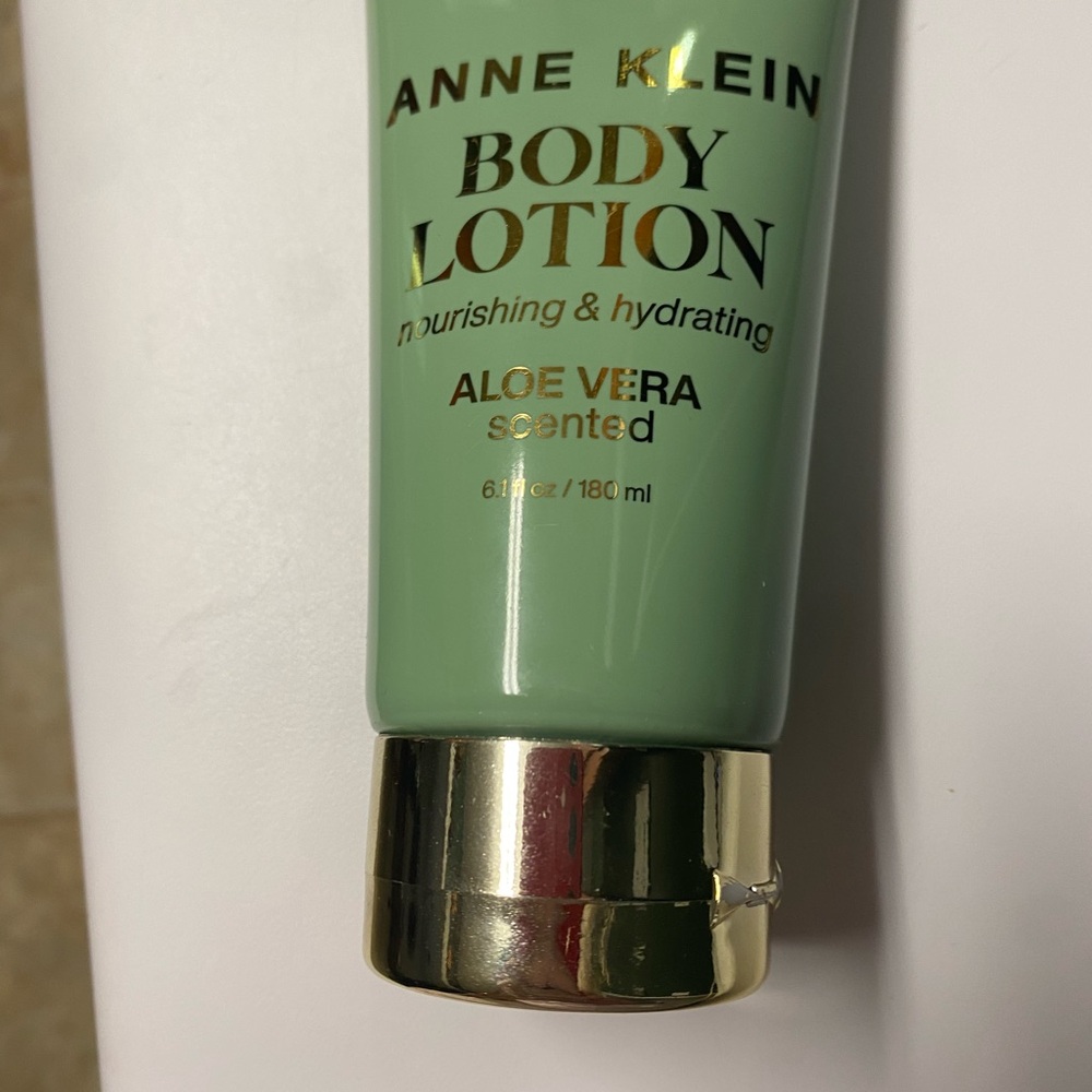 Anne Klein Green Aloe Body Creams with Gold Caps
